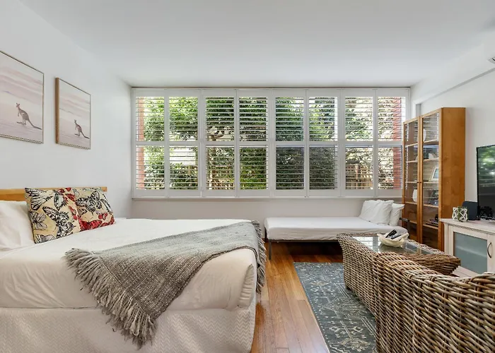 Bay Court I - Spacious Studio Next To Hayes Beach